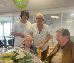 Simone Lopez entoure de Rose Marie, son infirmire, Dominique Yvon et Brigitte Gambini