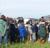 le Maire,les services de Lorient agglo et le Caillou fertile venus encourager les scolaires